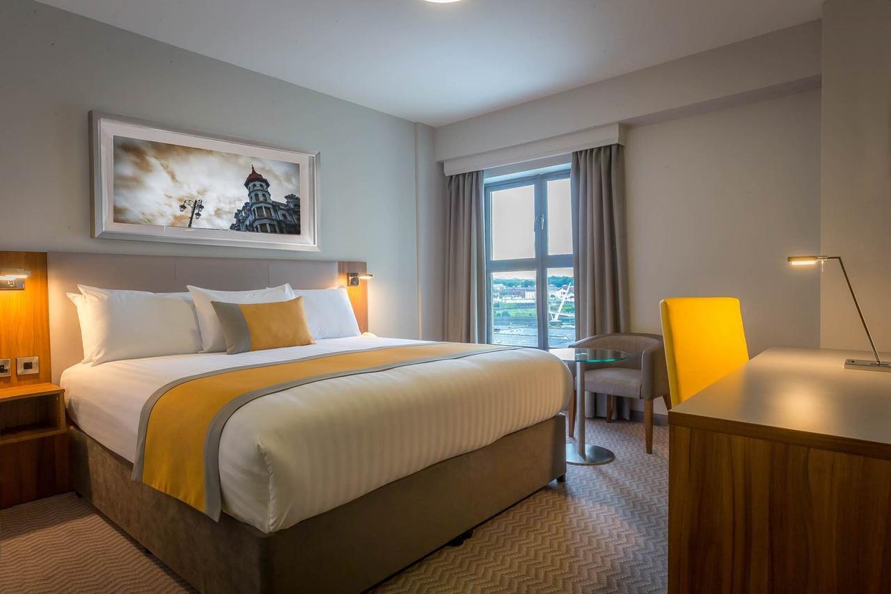 Maldron Hotel & Leisure Centre Limerick Junction エクステリア 写真