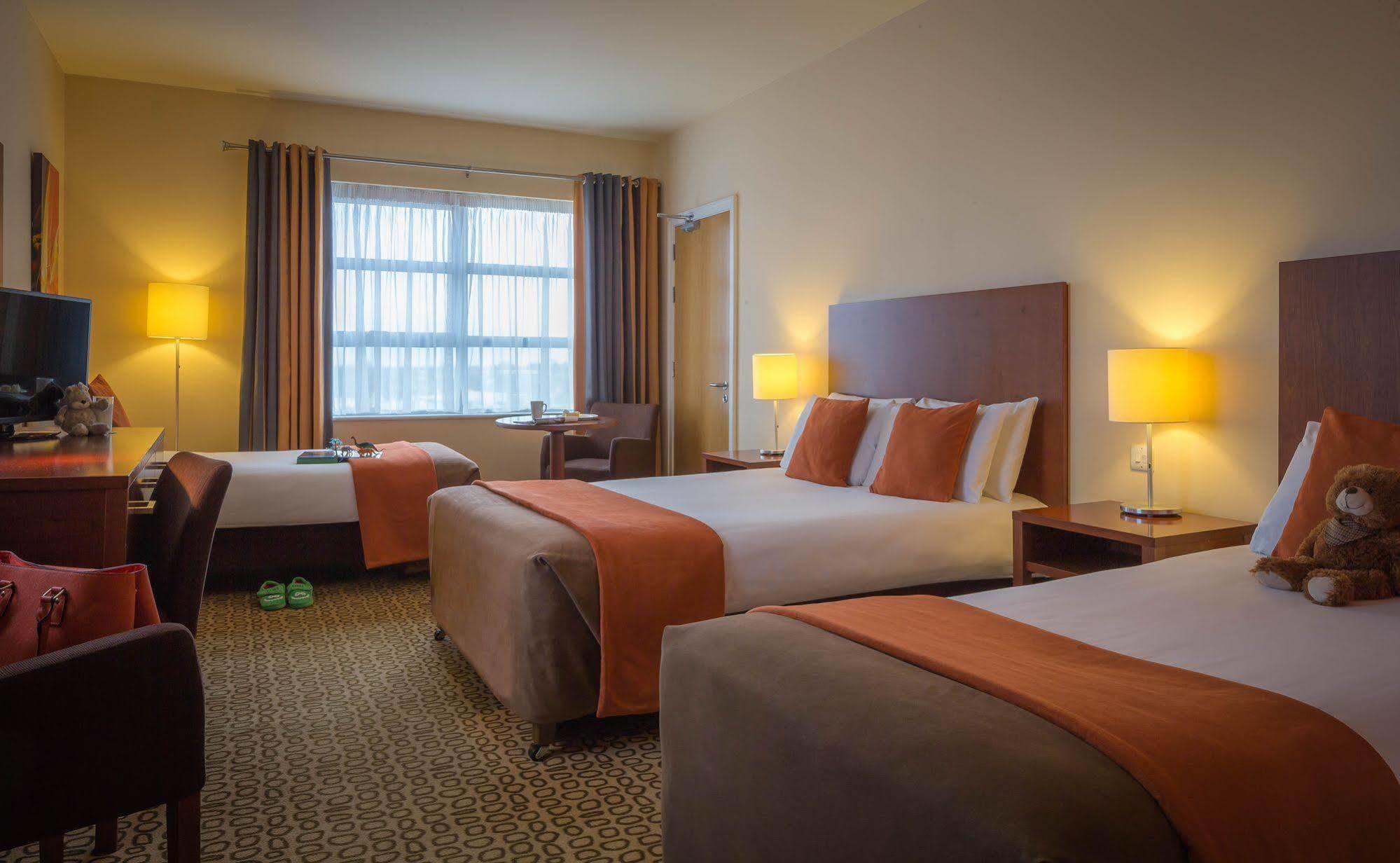 Maldron Hotel & Leisure Centre Limerick Junction エクステリア 写真